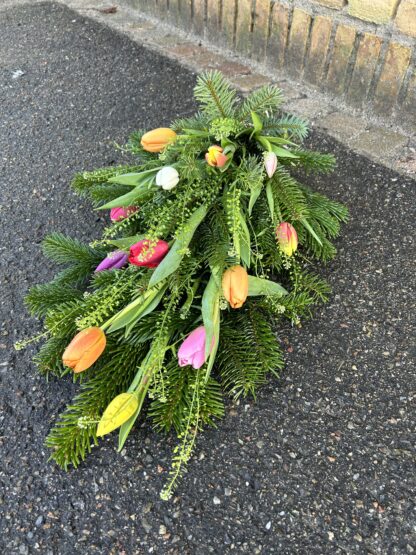 Bårebuket med tulipaner